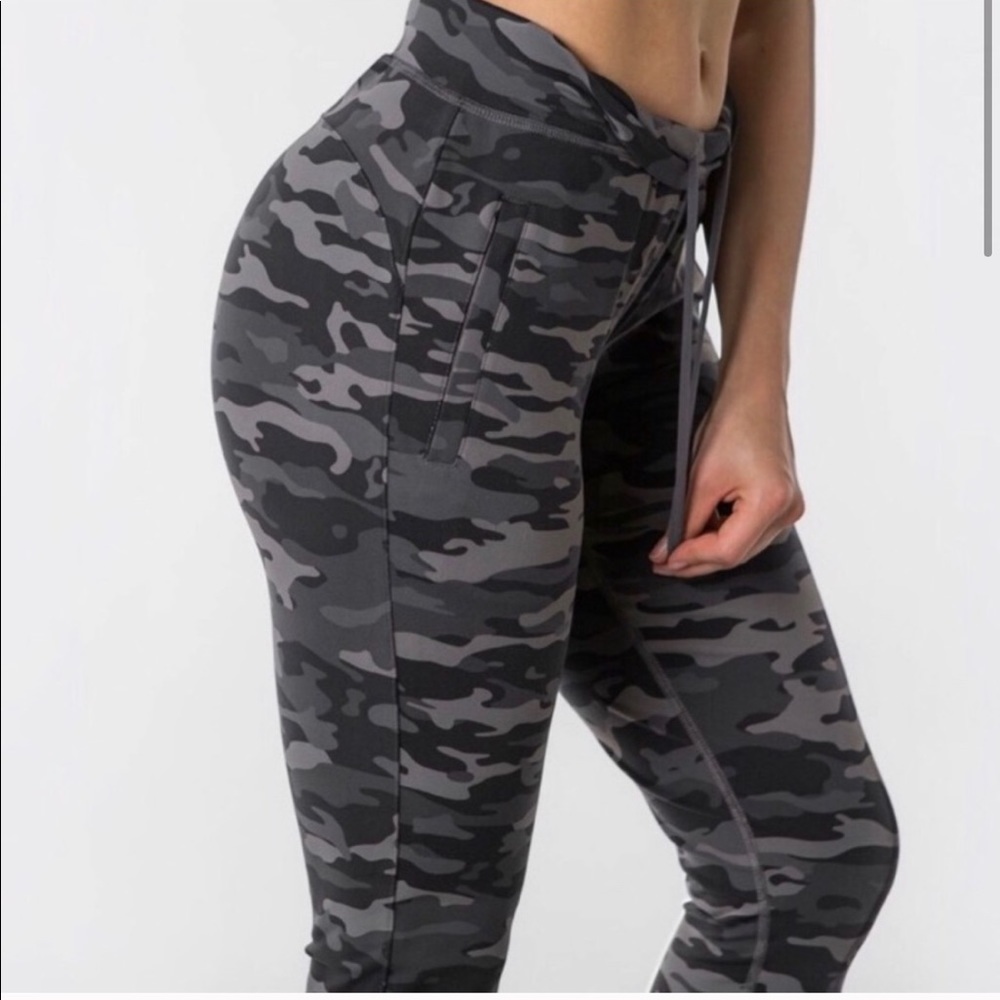 Alphalete Premium Camo Jogger